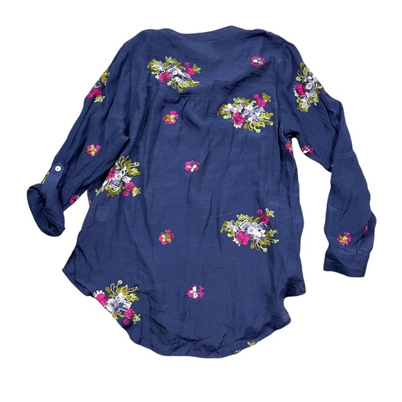 Fig & Flower Navy Blouse (see measurements) Embroidered Flowers Roll Tab Sleeves - Picture 5 of 5